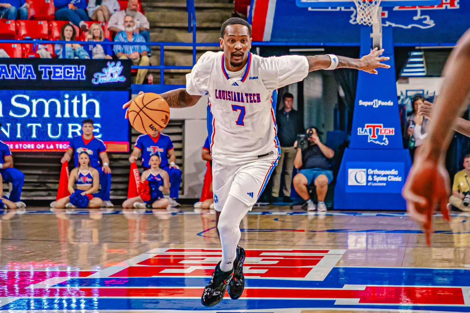 Bulldogs fall to Panthers in home finale