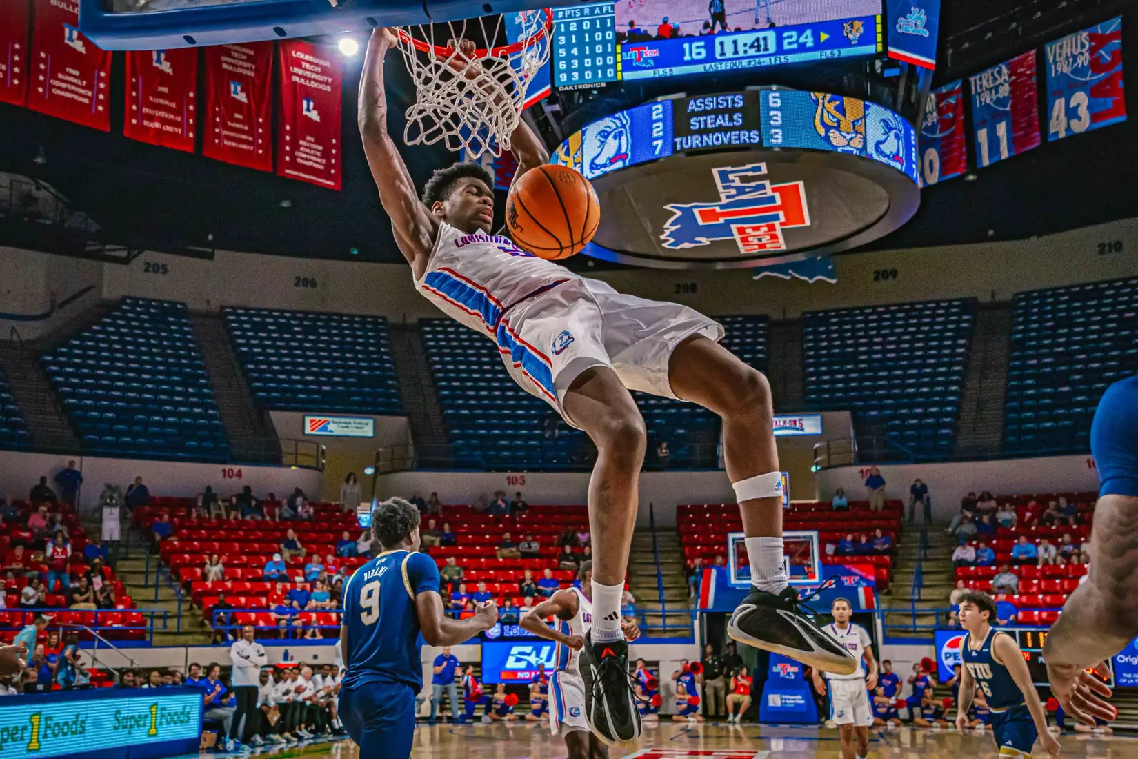 Bulldogs fall to Panthers in home finale