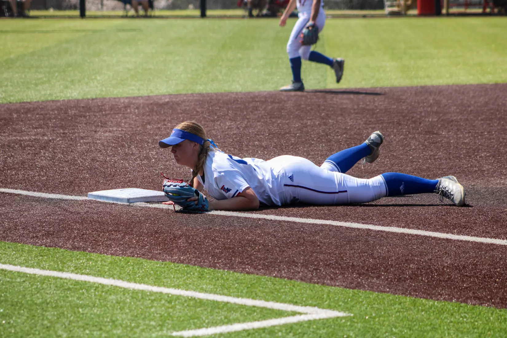 Bulldogs fall in extras in series finale.