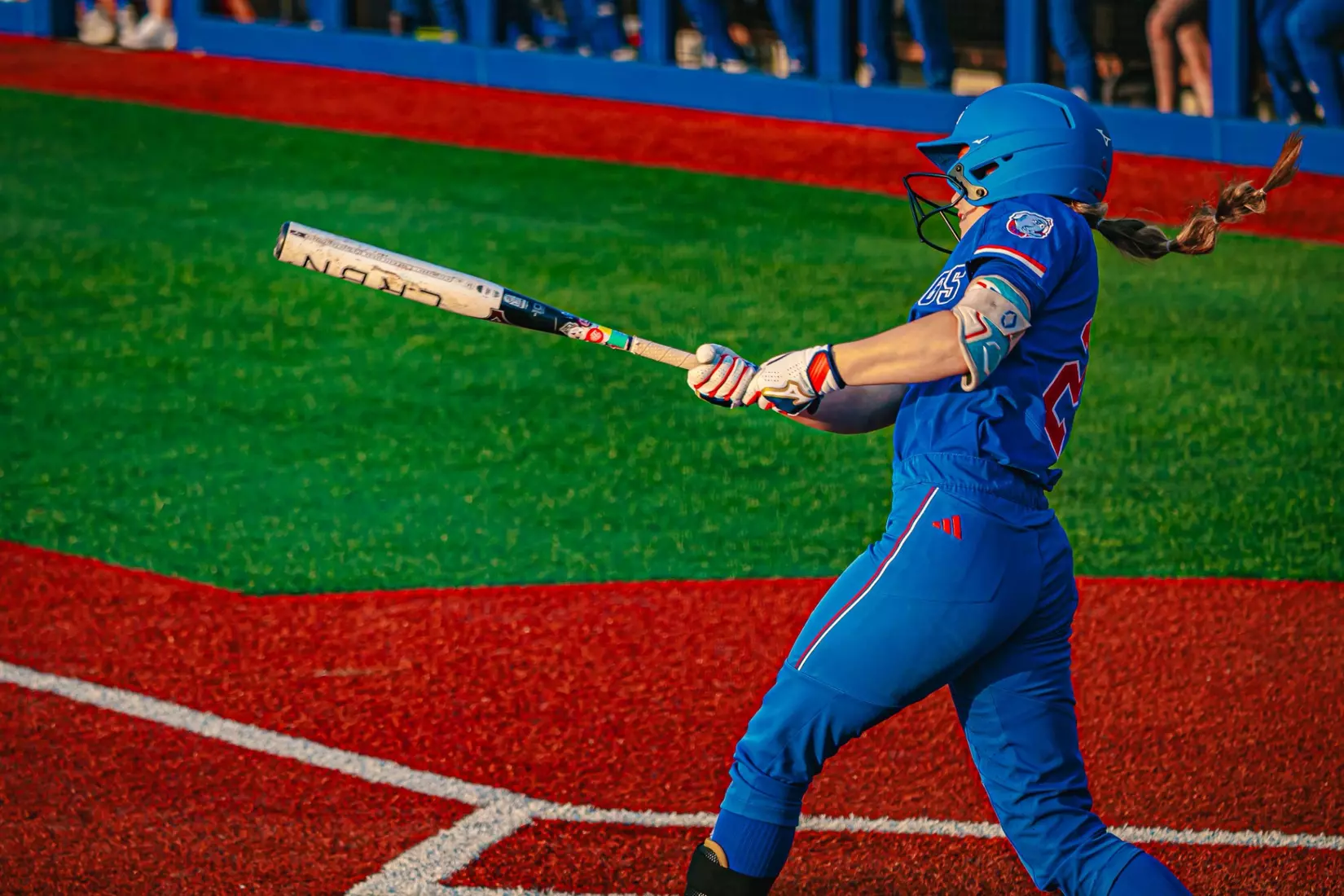 Bulldogs defeat Bears 9-5 to open series.