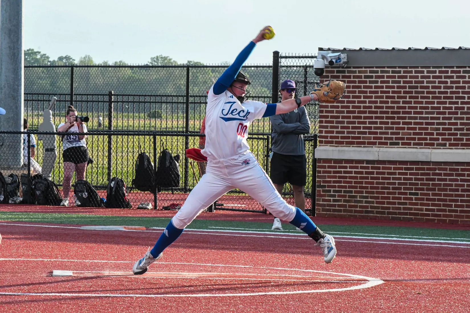 Bulldogs fall in midweek to Lady Demons.