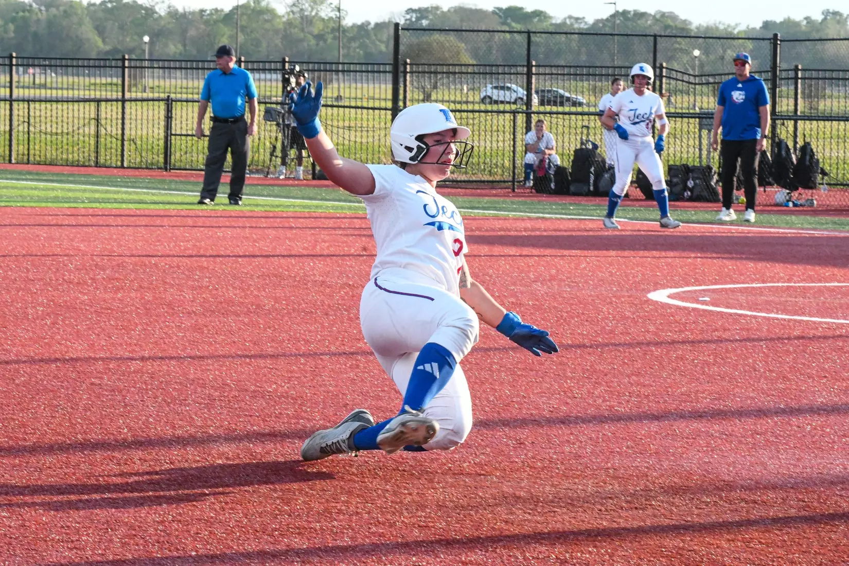 Bulldogs fall in midweek to Lady Demons.