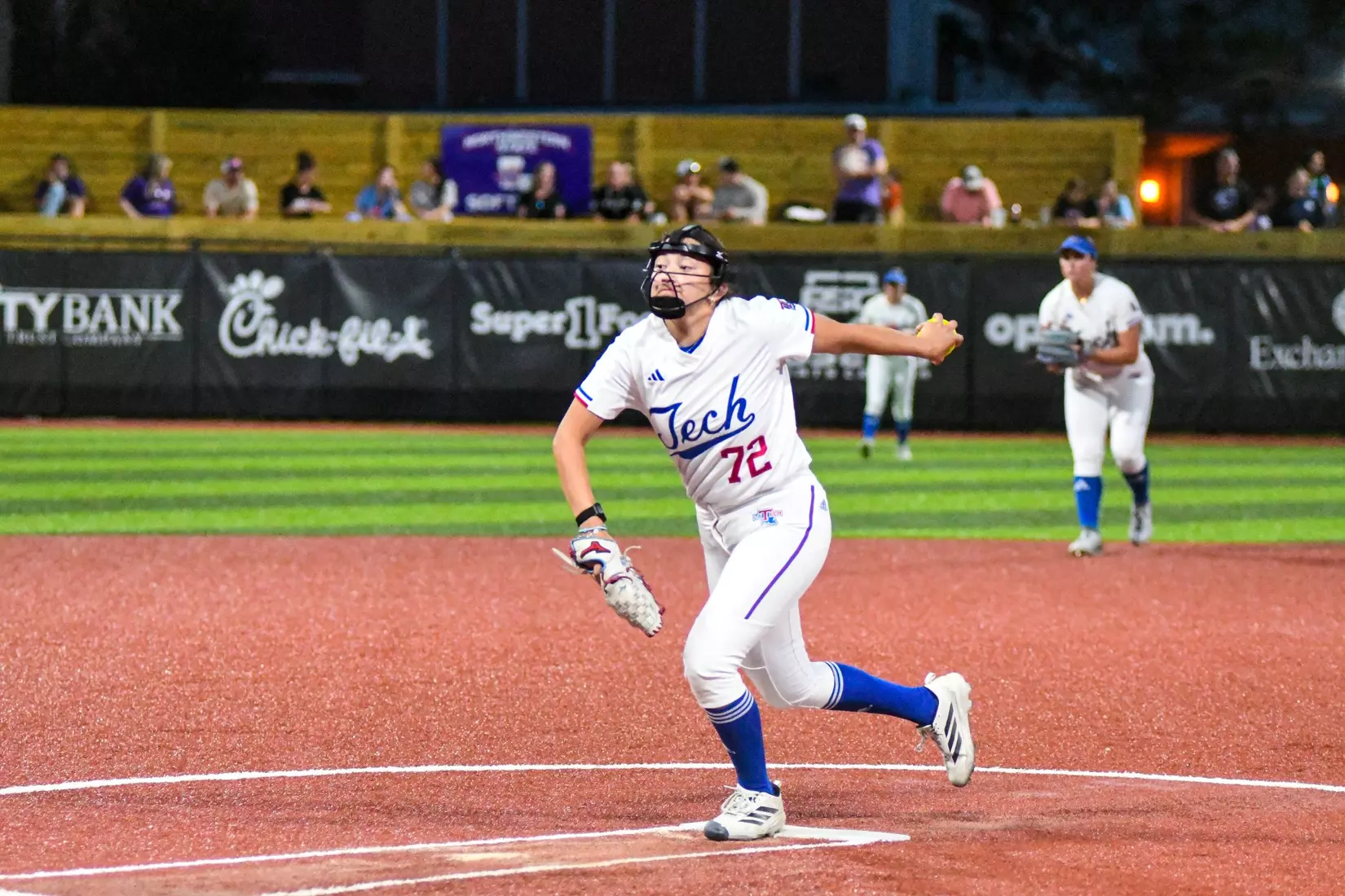Bulldogs fall in midweek to Lady Demons.