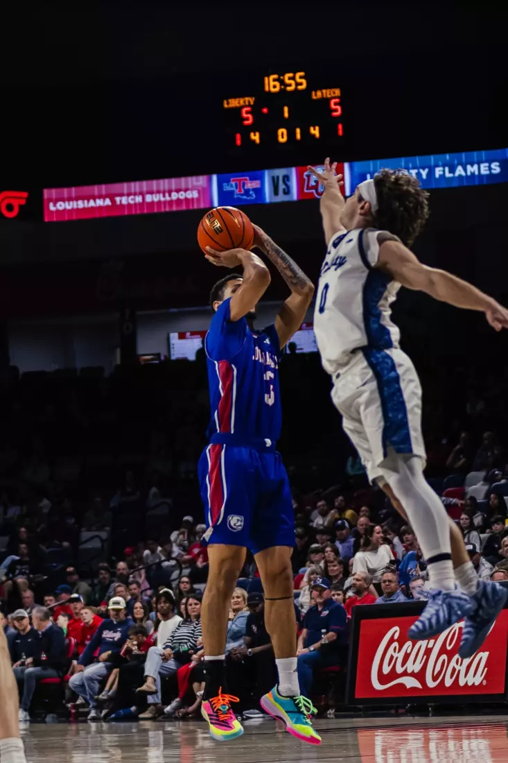 AJ Bates scores career-high 34 points, Bulldogs upset Flames in Lynchburg
