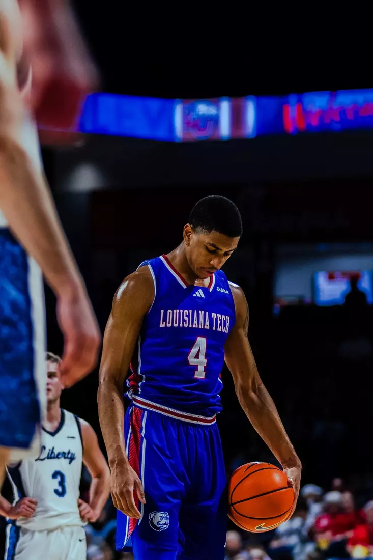 AJ Bates scores career-high 34 points, Bulldogs upset Flames in Lynchburg