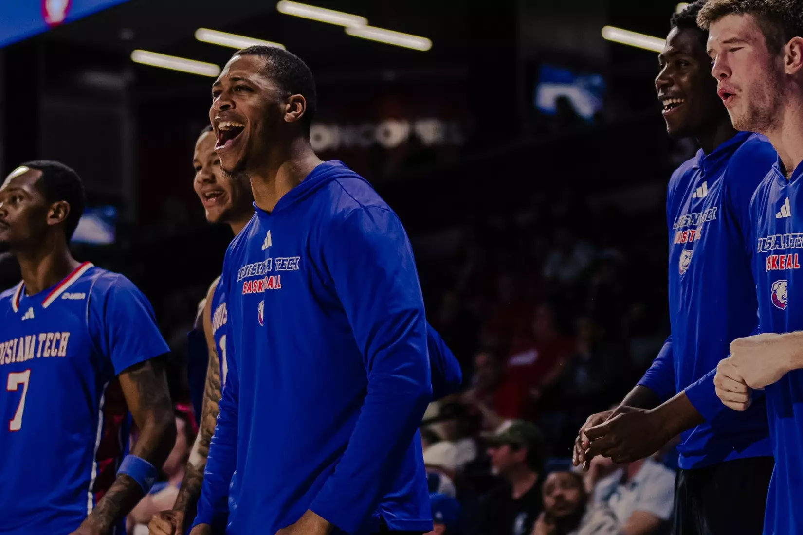 AJ Bates scores career-high 34 points, Bulldogs upset Flames in Lynchburg