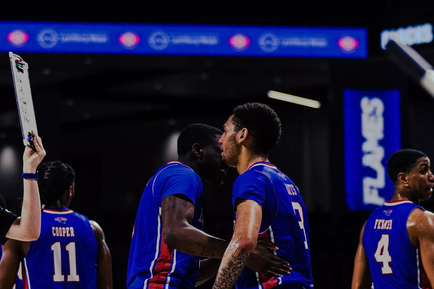 AJ Bates scores career-high 34 points, Bulldogs upset Flames in Lynchburg