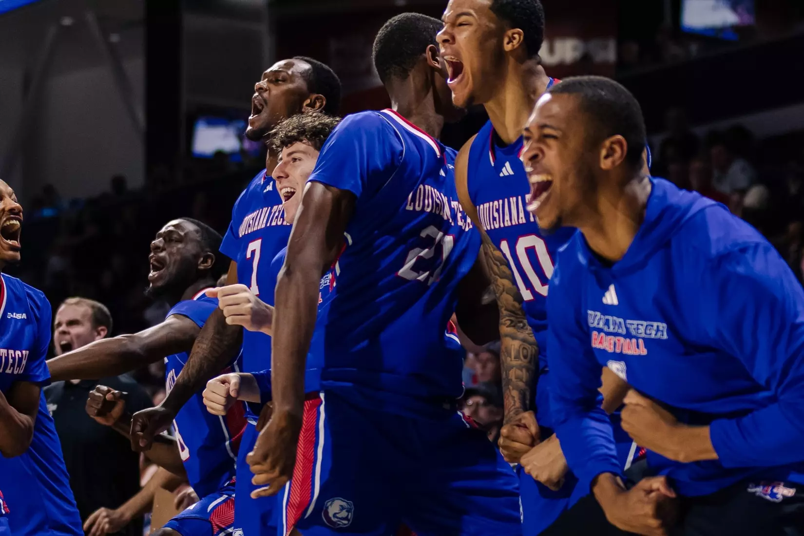 AJ Bates scores career-high 34 points, Bulldogs upset Flames in Lynchburg