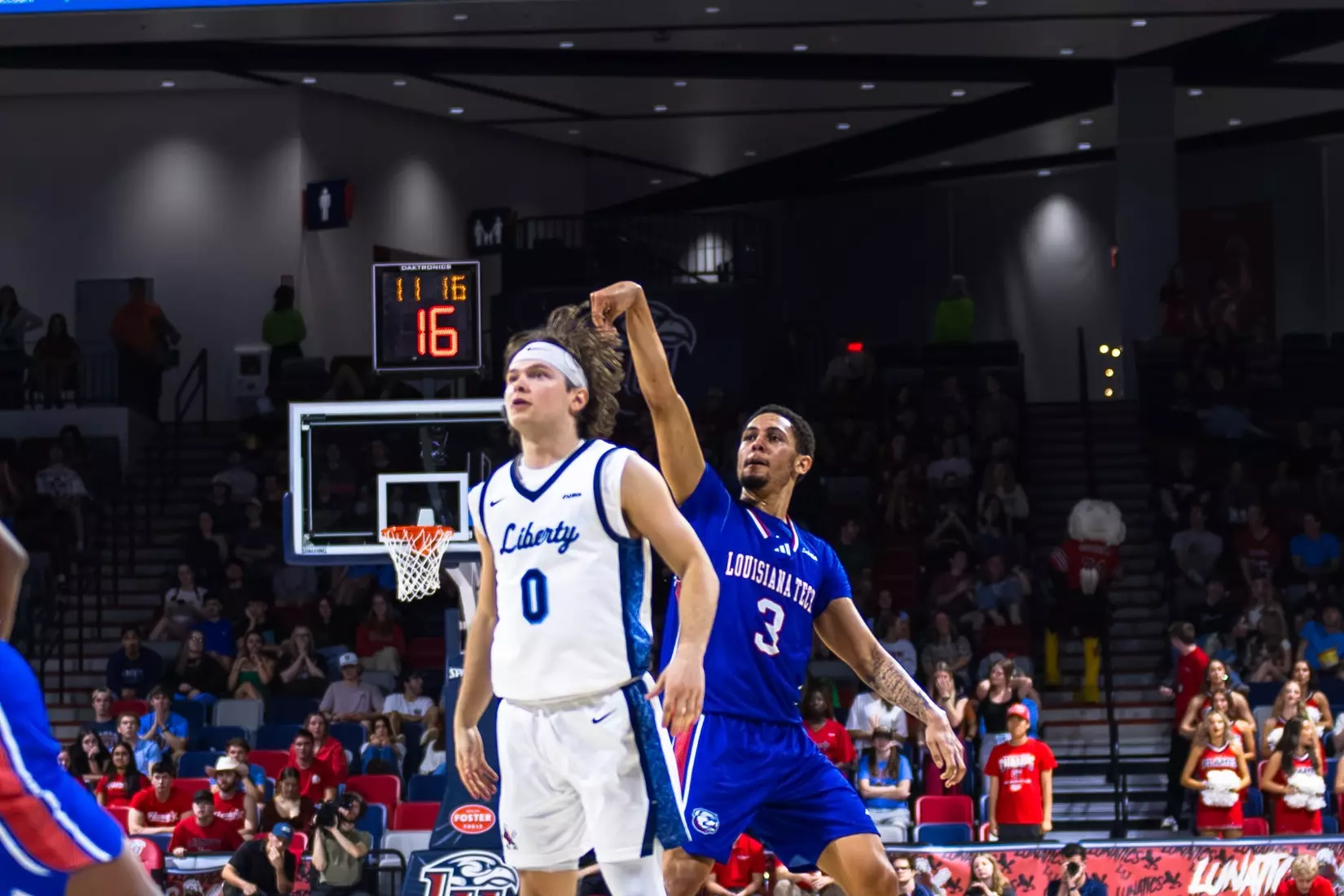 AJ Bates scores career-high 34 points, Bulldogs upset Flames in Lynchburg