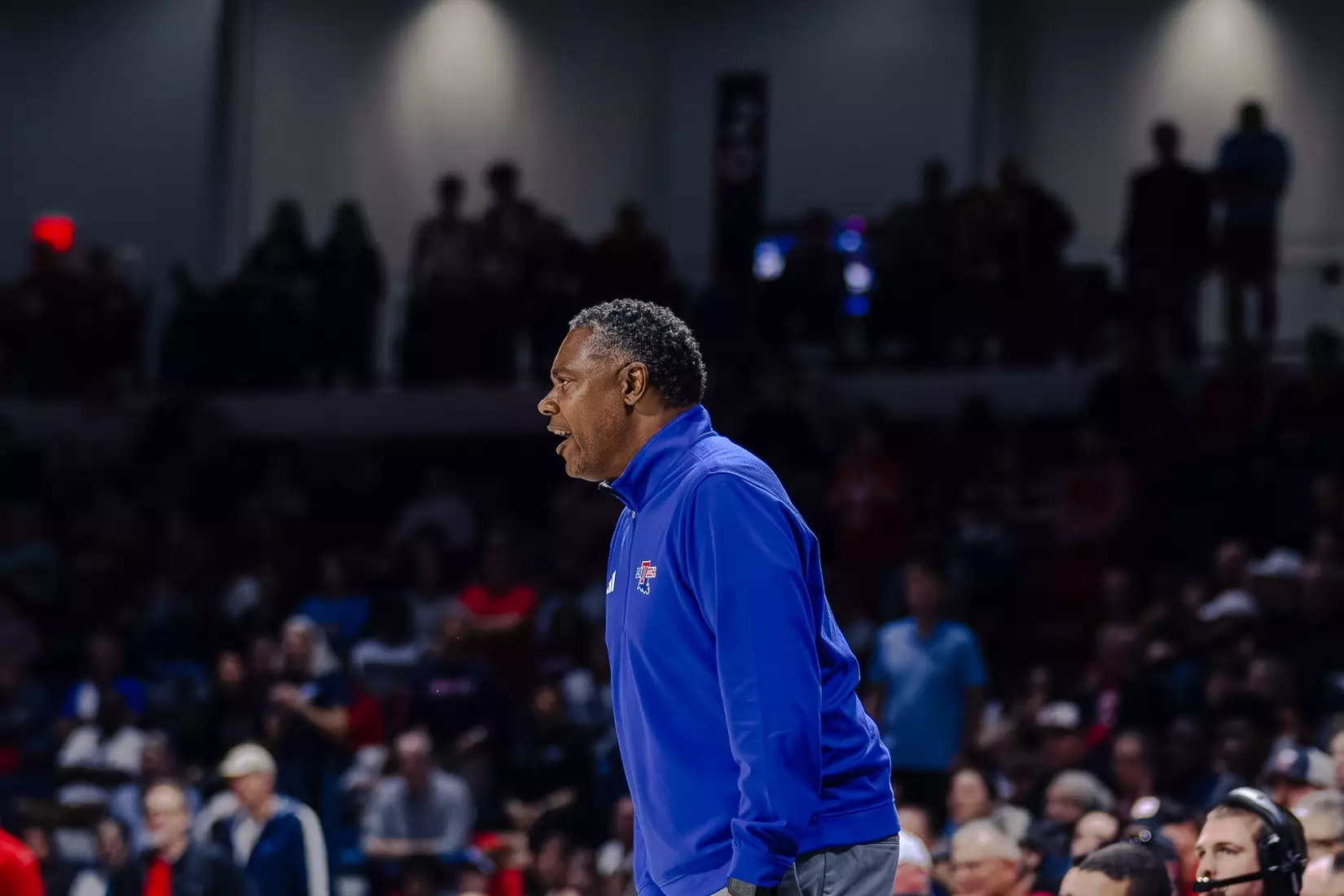 AJ Bates scores career-high 34 points, Bulldogs upset Flames in Lynchburg