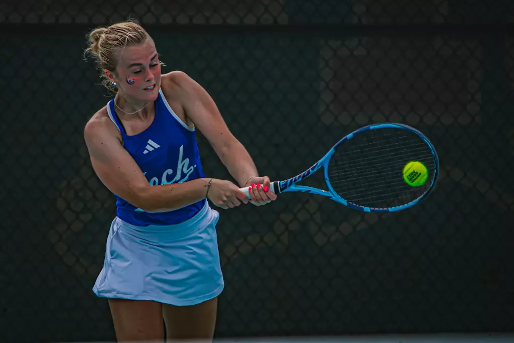 Bulldogs cap off undefeated home season, defeat Texans 4-2 on Friday at the LA Tech Tennis Complex