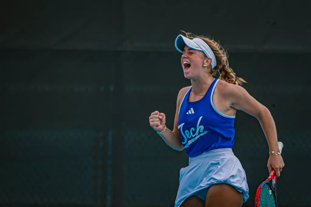 Bulldogs cap off undefeated home season, defeat Texans 4-2 on Friday at the LA Tech Tennis Complex