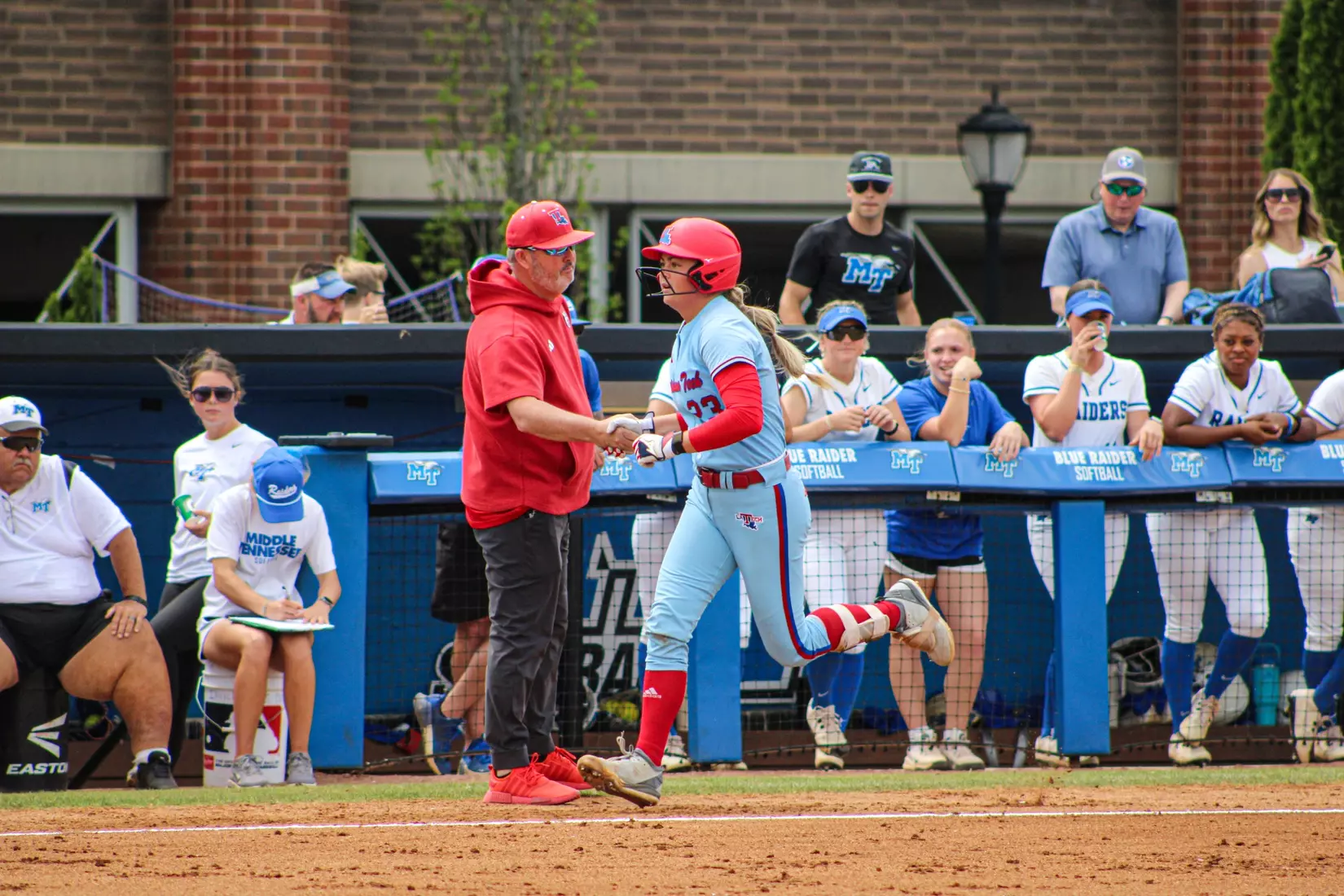 Bulldogs fall in series finale.