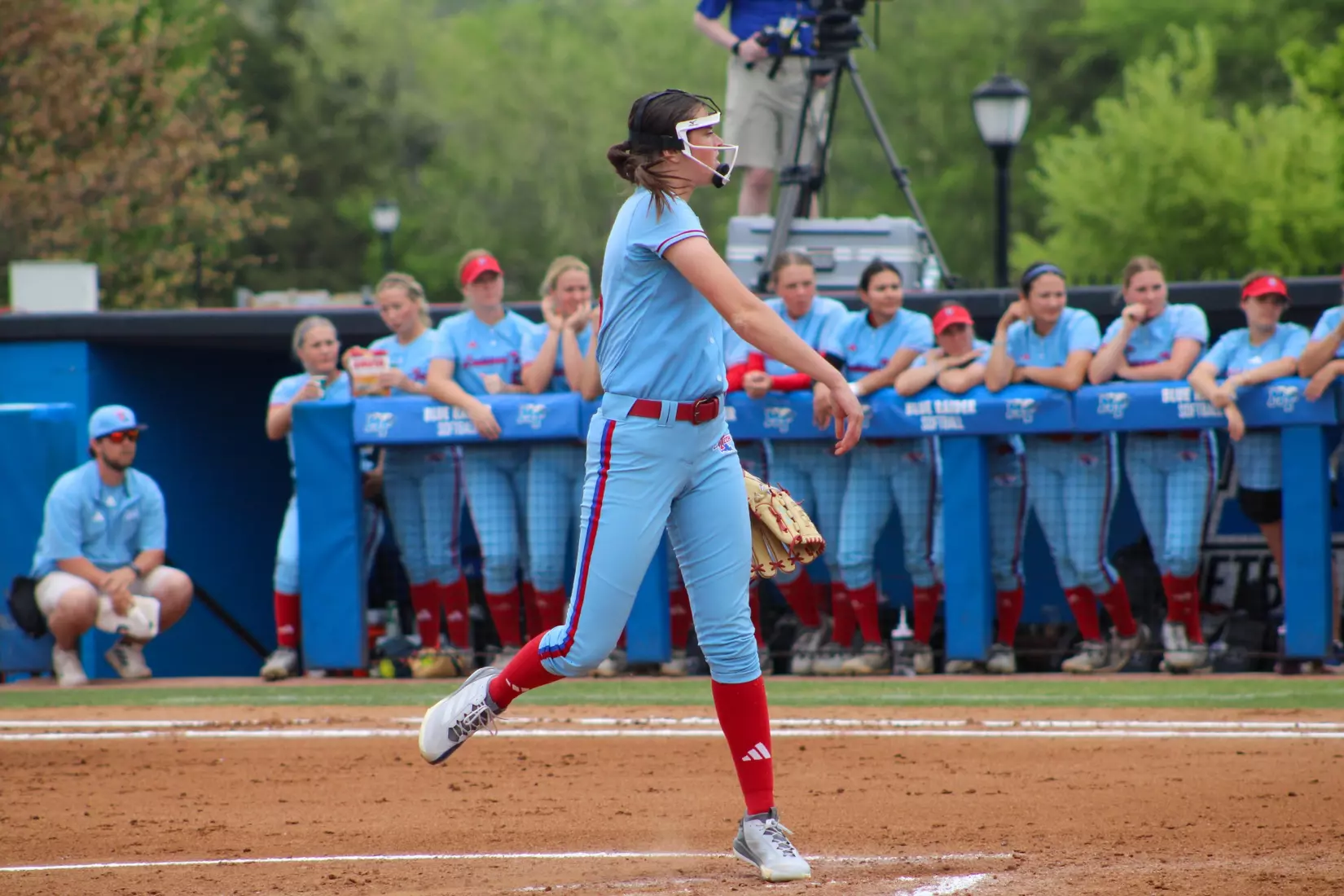 Bulldogs fall in series finale.