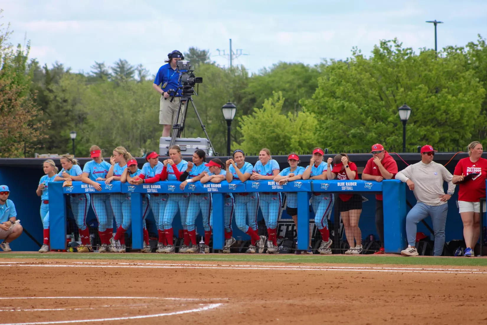 Bulldogs fall in series finale.