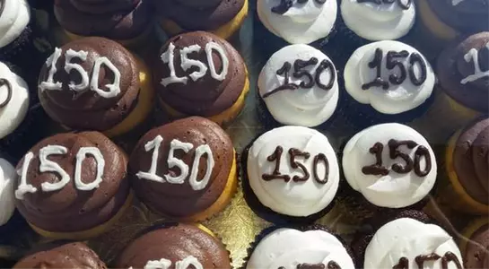Rivalry 150 Cupcakes