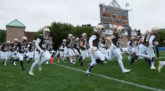 Team running out Yale 589