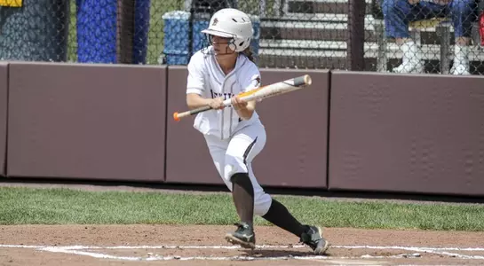 Yozzo garners Steckbeck Award as top first year female athlete Image
