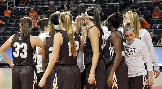 wbb_team_huddle