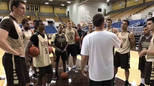 Men's Basketball Begins Practice