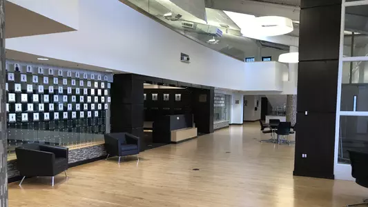 Caruso Complex-Foyer