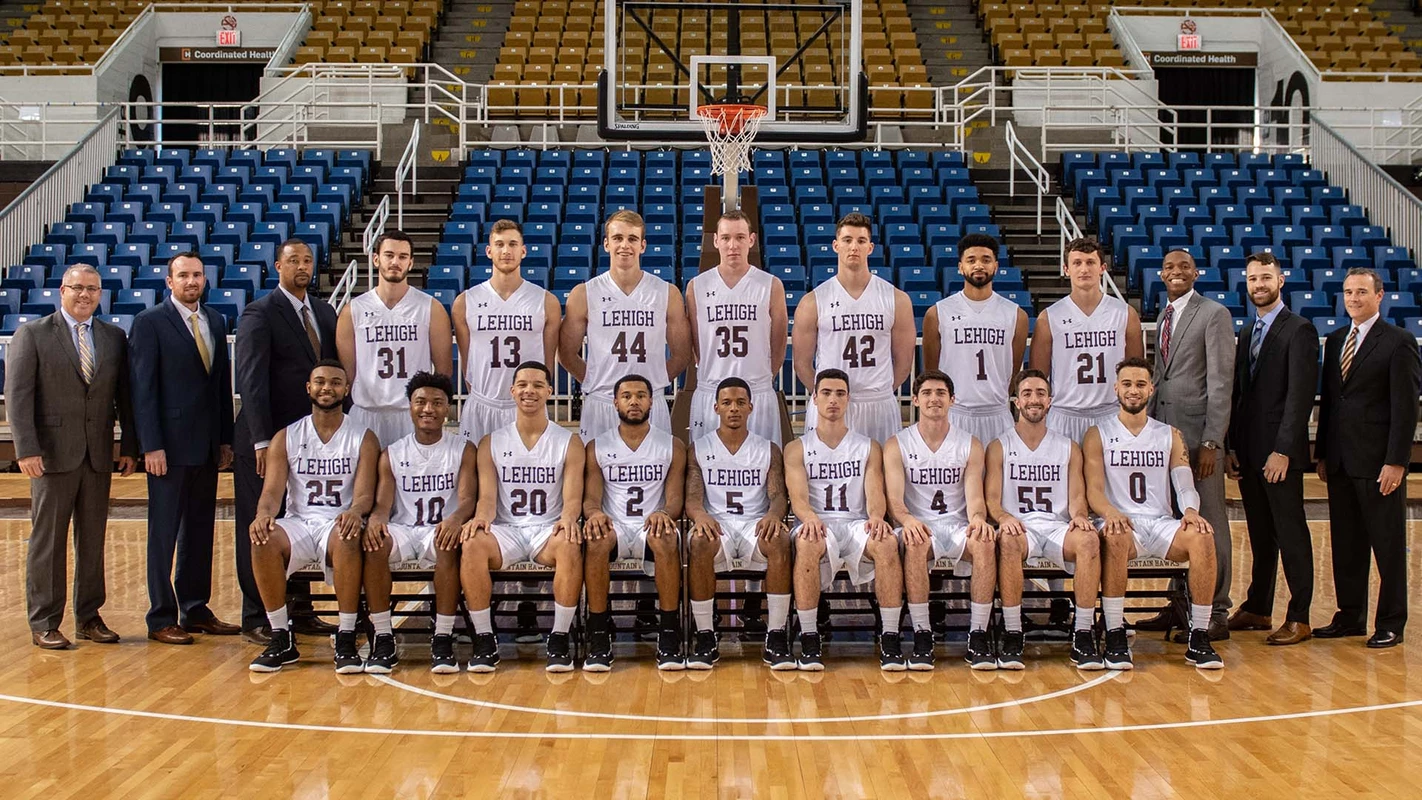 2018-19 Men's Basketball Team Photo