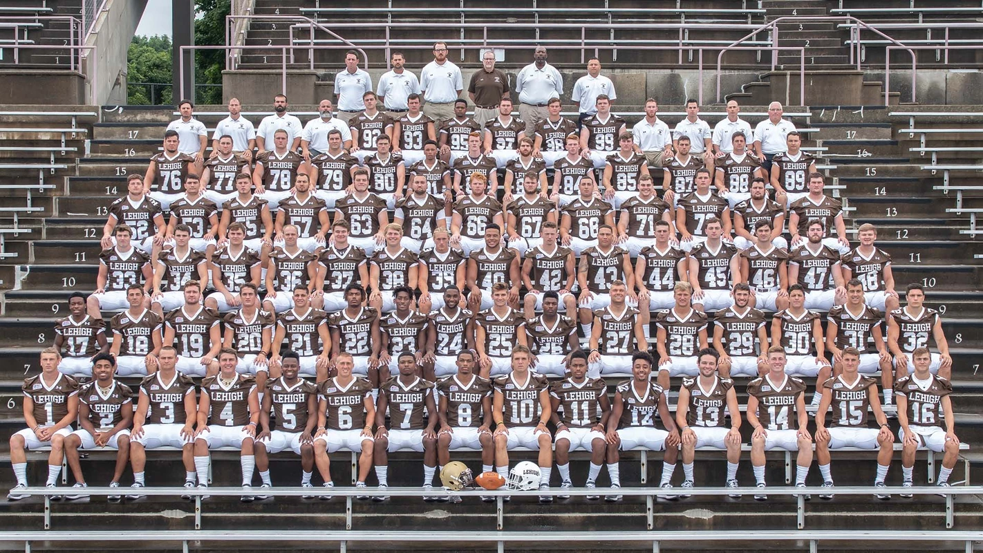 2018 FB Team cropped