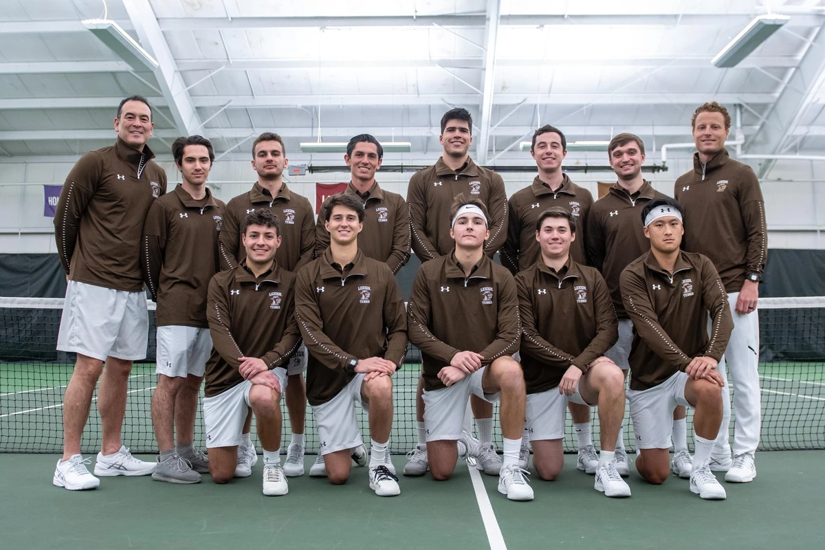 2018-19 men's tennis team photo