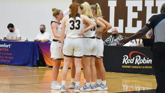 Lehigh WBB Huddle