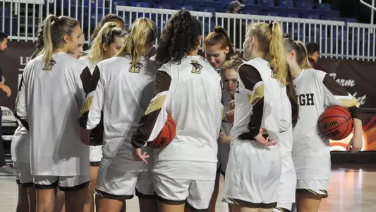 Lehigh WBB Huddle