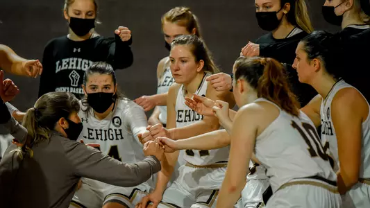 Lehigh WBB Huddle