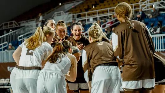 WBB Huddle 9532