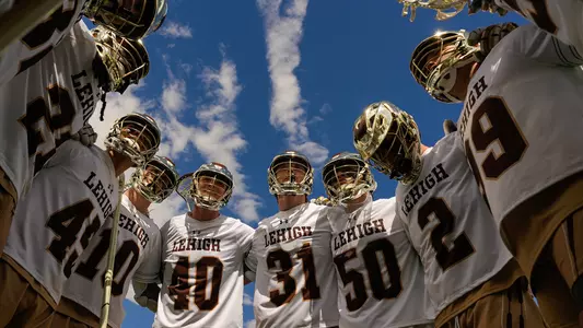 men's lacrosse huddle