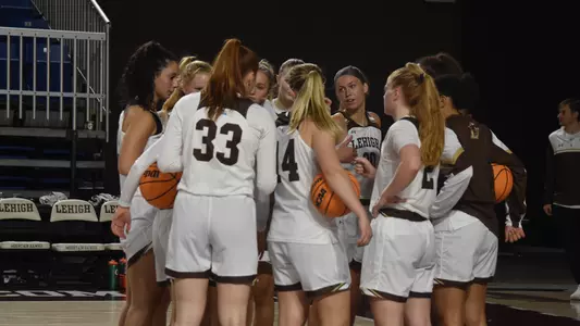 Lehigh women's basketball huddle