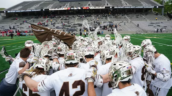 MLAX TEAM HUDDLE