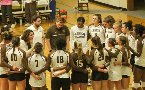 Volleyball Huddle vs Rider