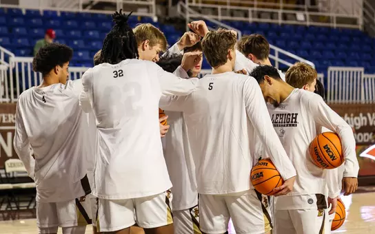 MBB Huddle vs Holy Cross