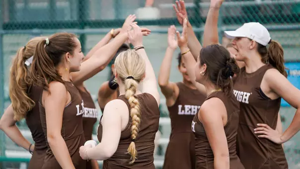 wtennis team huddle