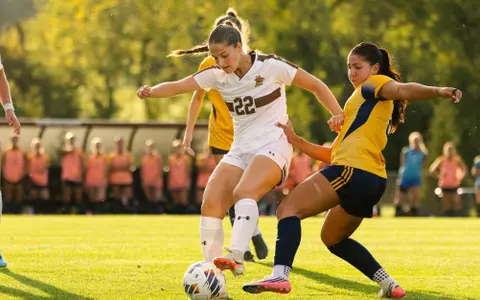 Lola Wojciechowski vs La Salle