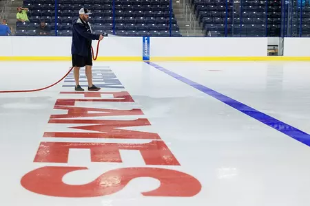 Justin Forth sprays