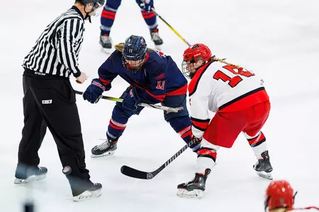 Zosia Adamek faceoff