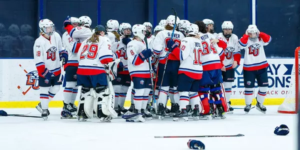 Liberty-DI-womens-hockey-celebration
