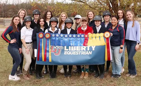 Hunt Seat Equestrian team at R-MC