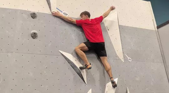 Men's bouldering Caleb Proenza