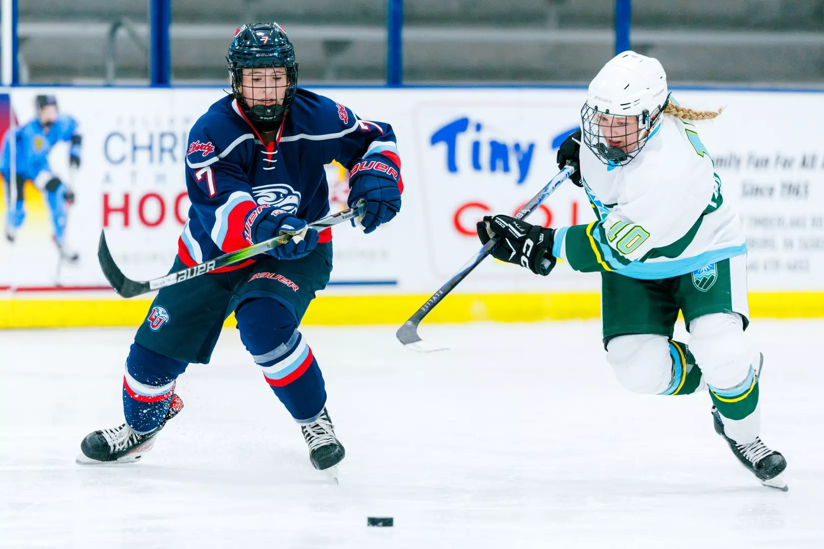 Liberty University’s Women’s D1 Hockey team takes on Purcell Hockey Academy on September 26, 2025 (Photo by Simon Barbre)