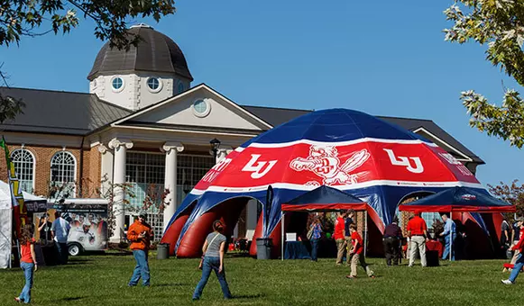 Varsity Club teams with Alumni Relations for tailgate events