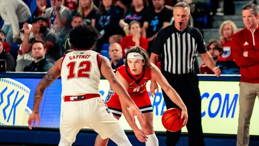 Men's Basketball Colin Porter Recap Photo at Florida Atlantic