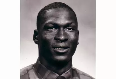 Elliott_hs_full_400x273