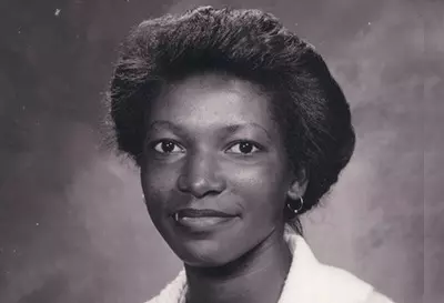 Gina_Gibson_Headshot_-_400x273