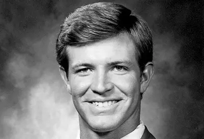 Lee_Guetterman_Headshot_-_400x273